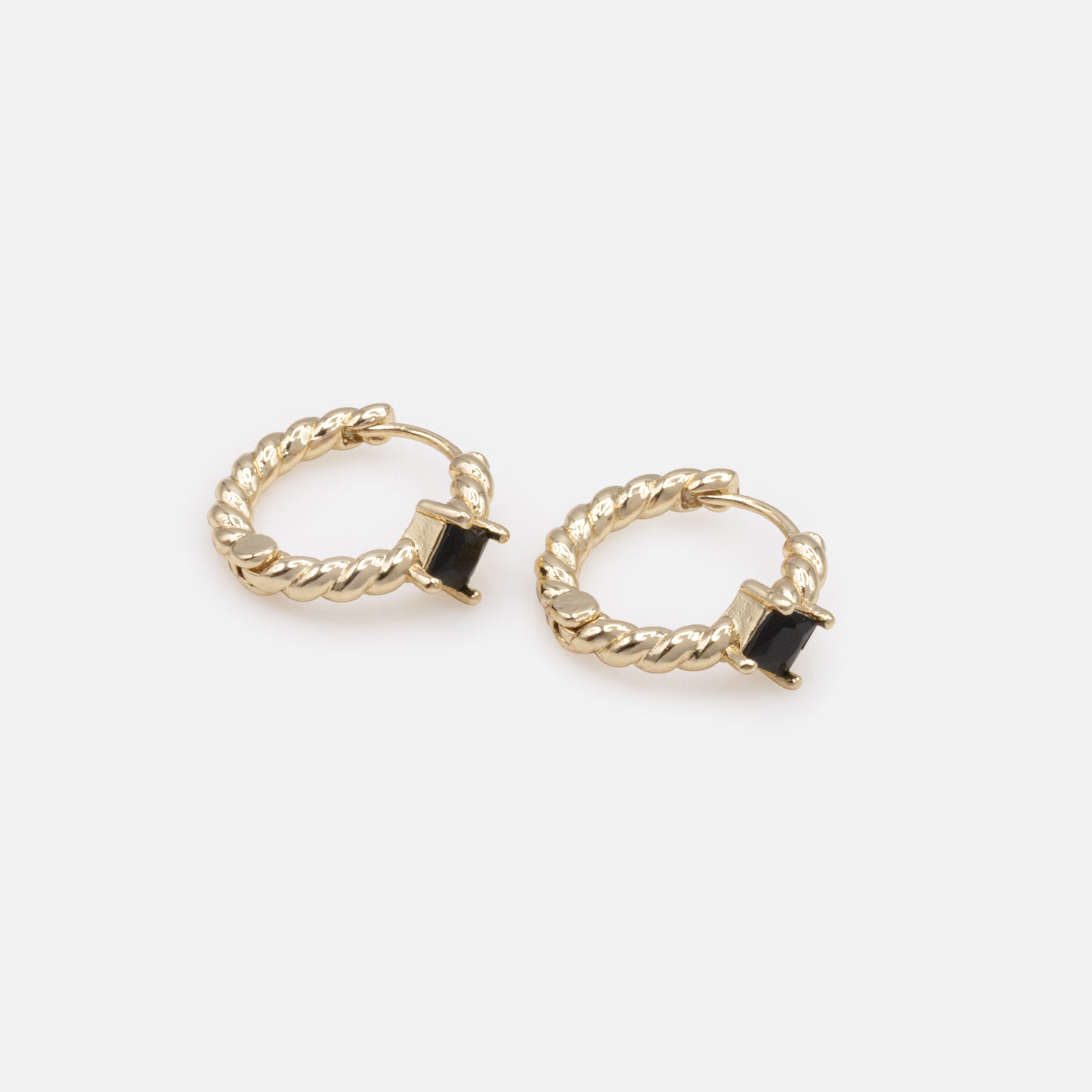 FS253E008GL - Boucles d'oreilles huggies dorées torsadées avec pierre noire