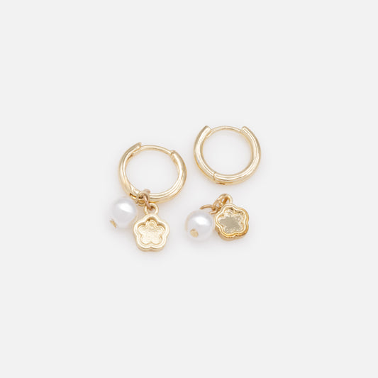 PL253E011GL - Flower & round pearl charms golden huggies