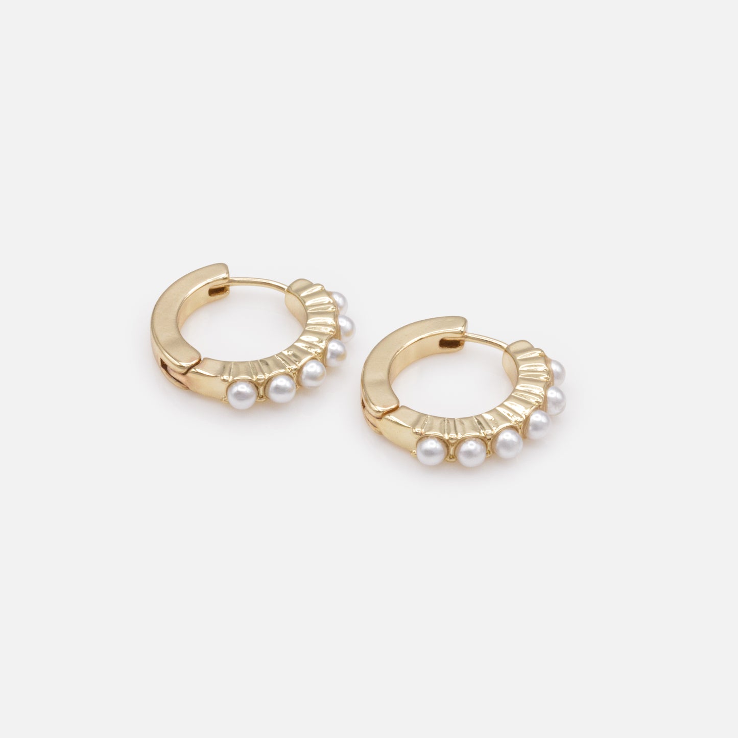 Boucles d'oreilles huggies dorées texturées & perles incrustées - PL253E012GL