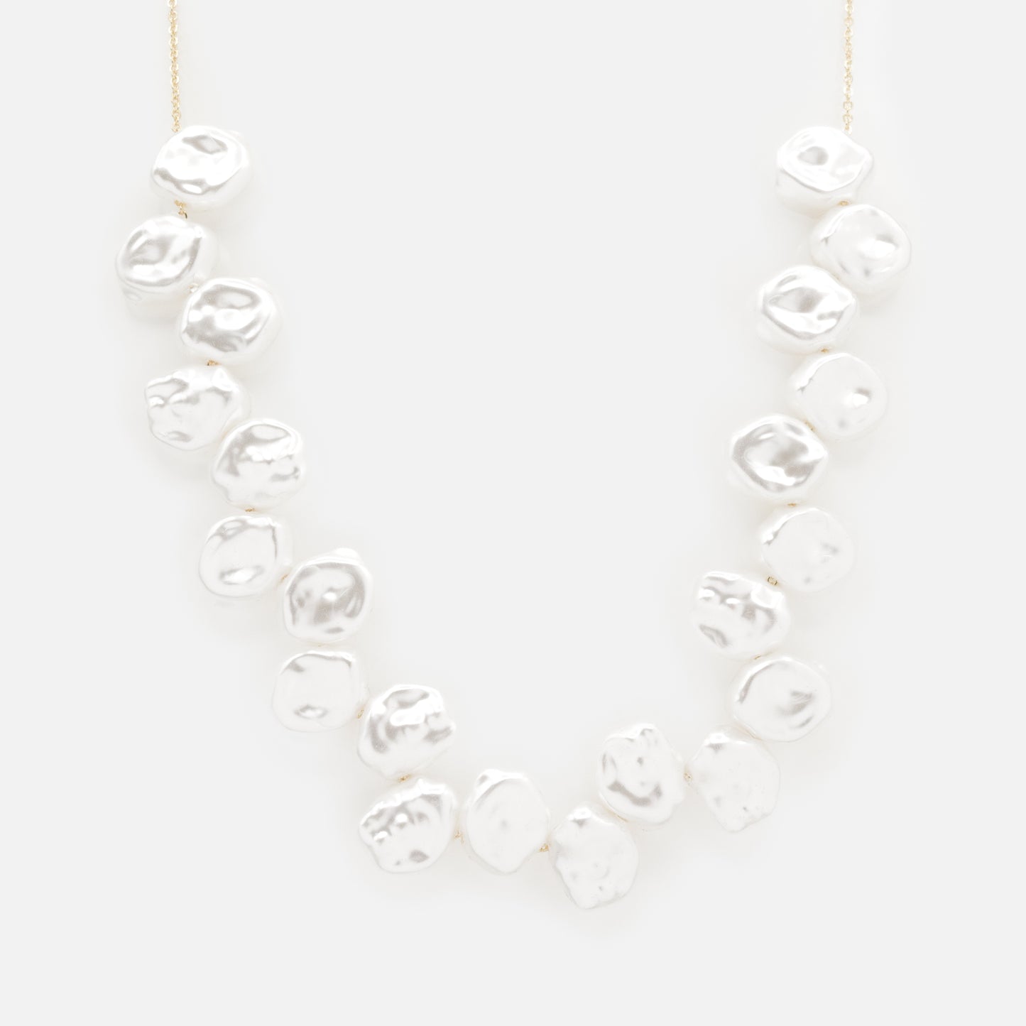 PL253N019GL - Golden necklace with flat pearls