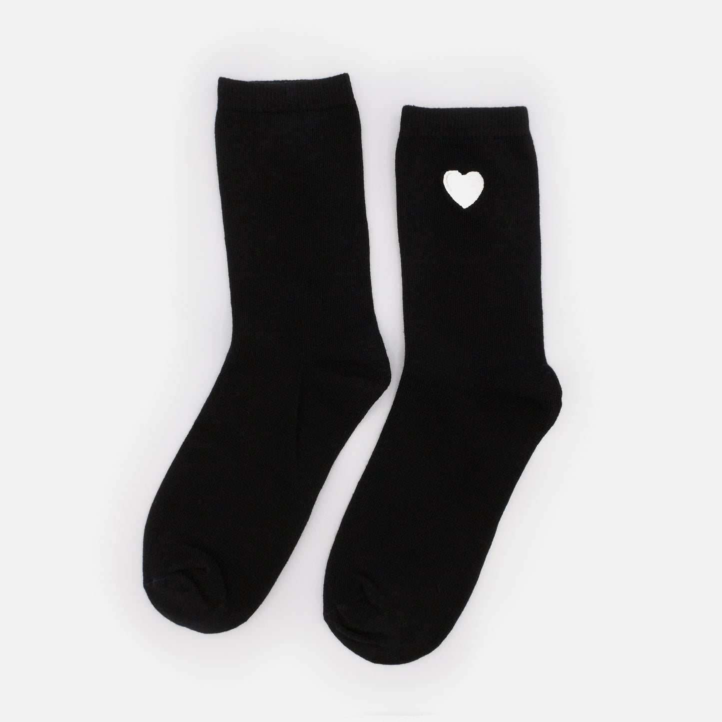 SO253-028BK - Black socks with white heart embroidery