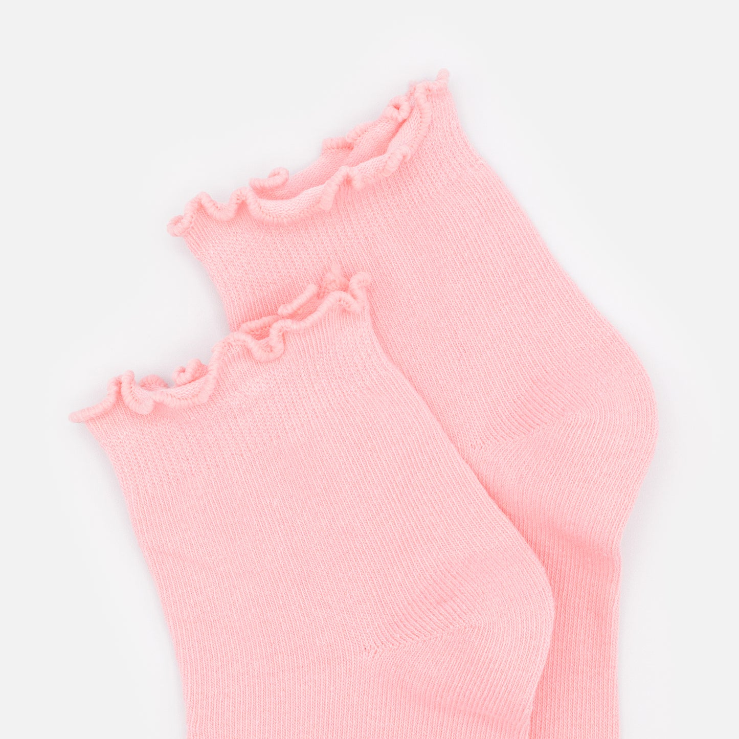 SO253-032PK - Pale pink ankle socks with wavy border