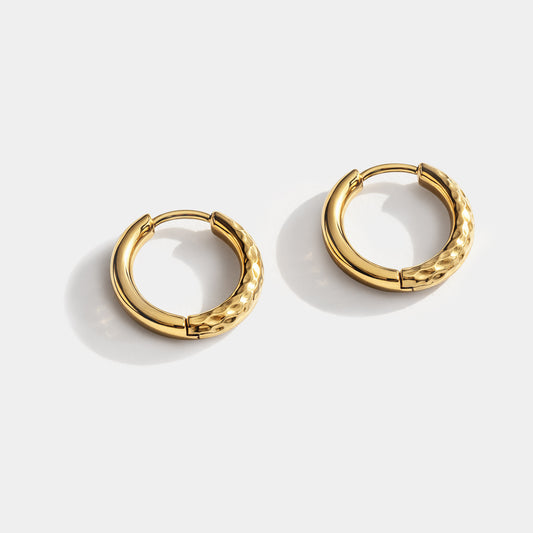 Half textured golden huggies in stainless steel - SS251E018GL