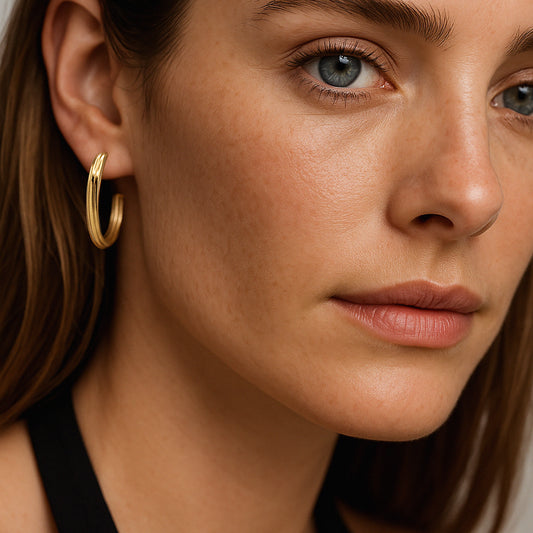 Golden hoop earrings with grooves in stainless steel - SS253E004GL