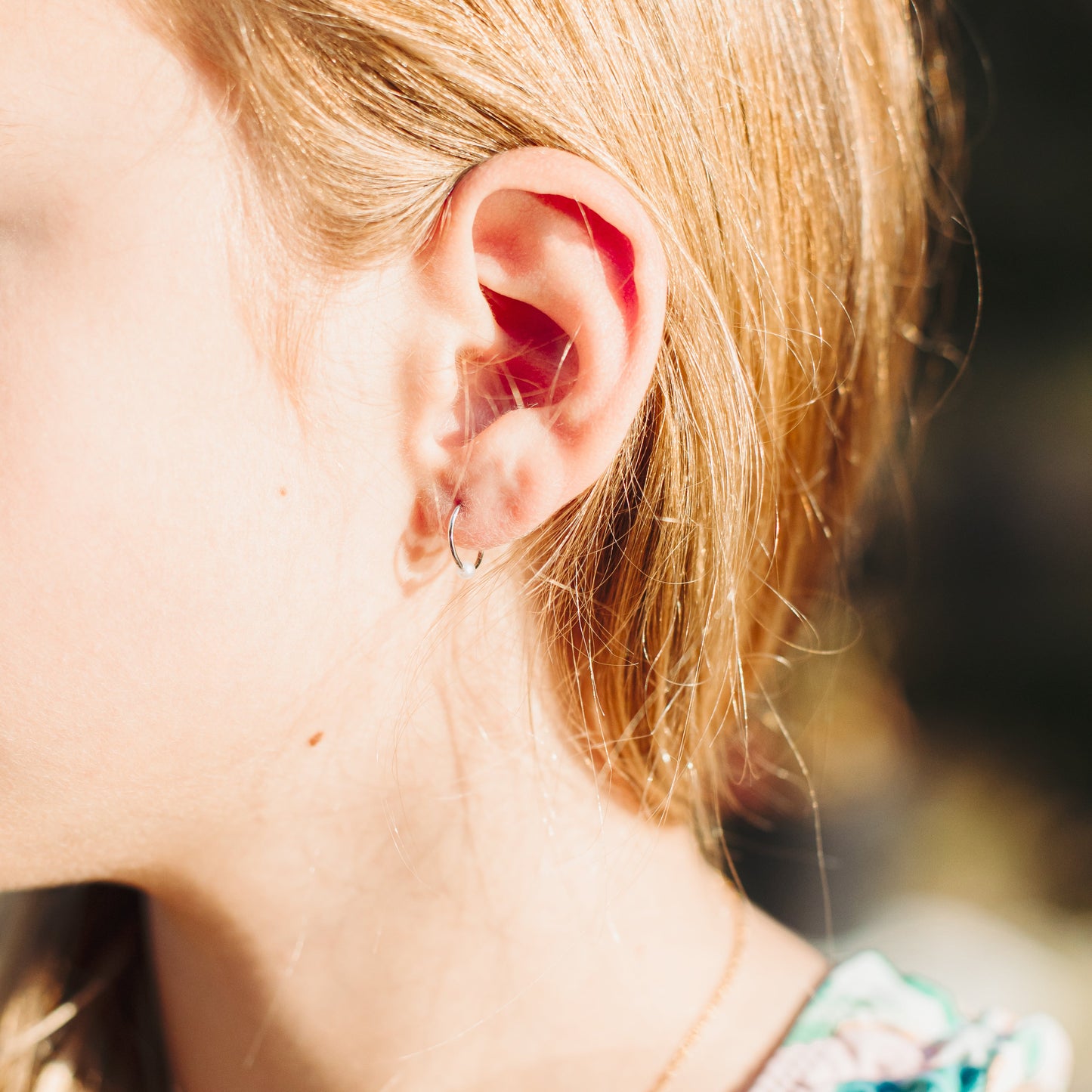 SSM201E05AR - Mini silver sleeper earrings in stainless steel with pearl