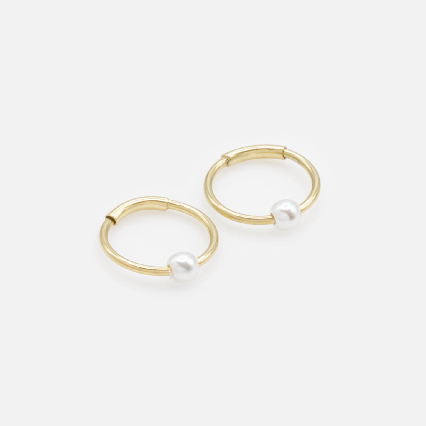 SSM201E05DO - Mini golden sleeper earrings in stainless steel with pearl
