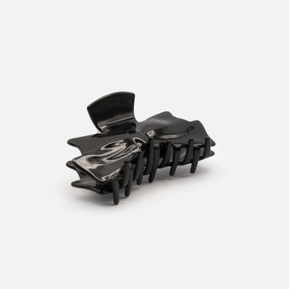 HA253W031BK - Pince noire en forme de boucle en plastique au fini lustré