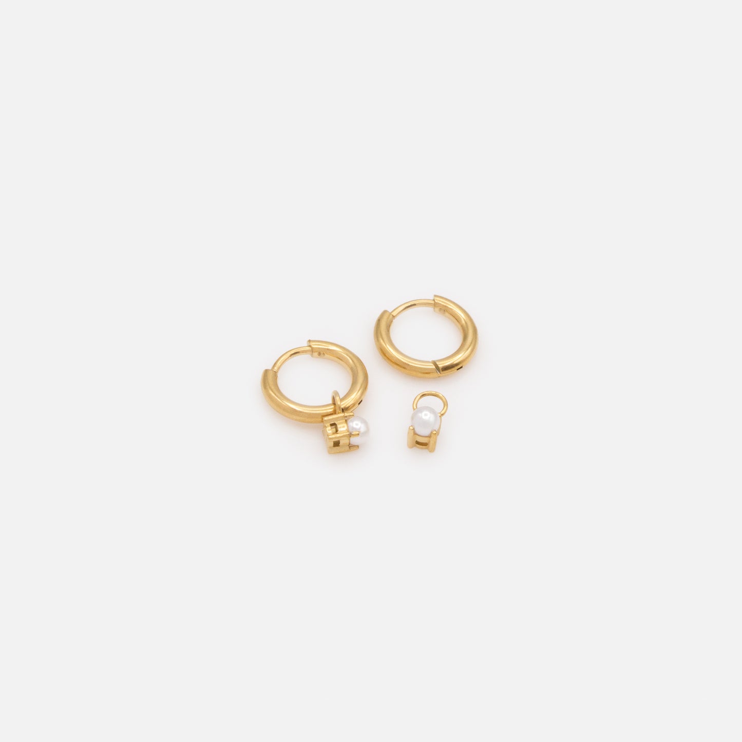 MN253E004GL - Mini boucles d'oreilles huggies dorées en acier inoxydable & perle