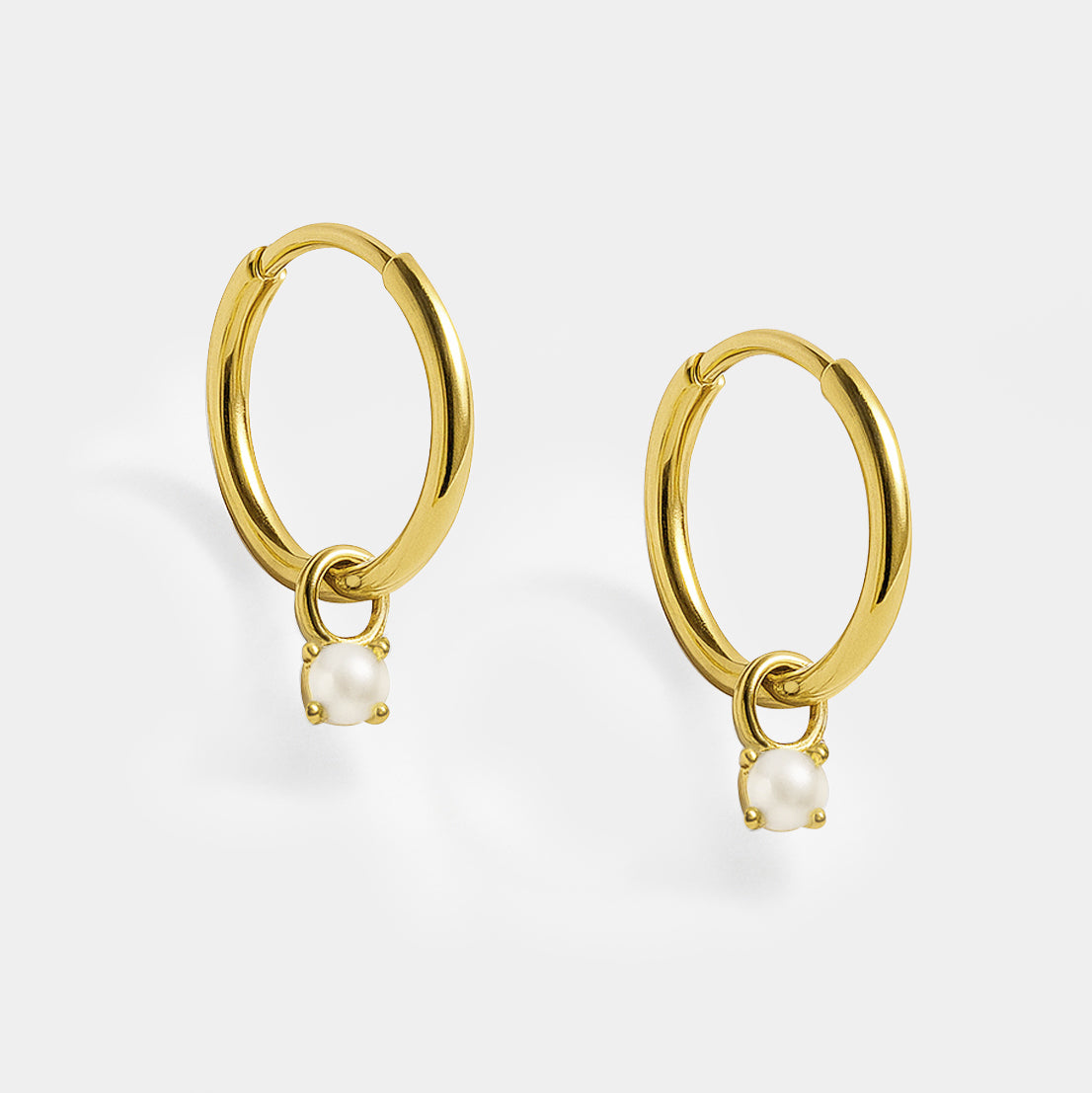 Mini golden huggies in stainless steel & pearl - MN253E004GL