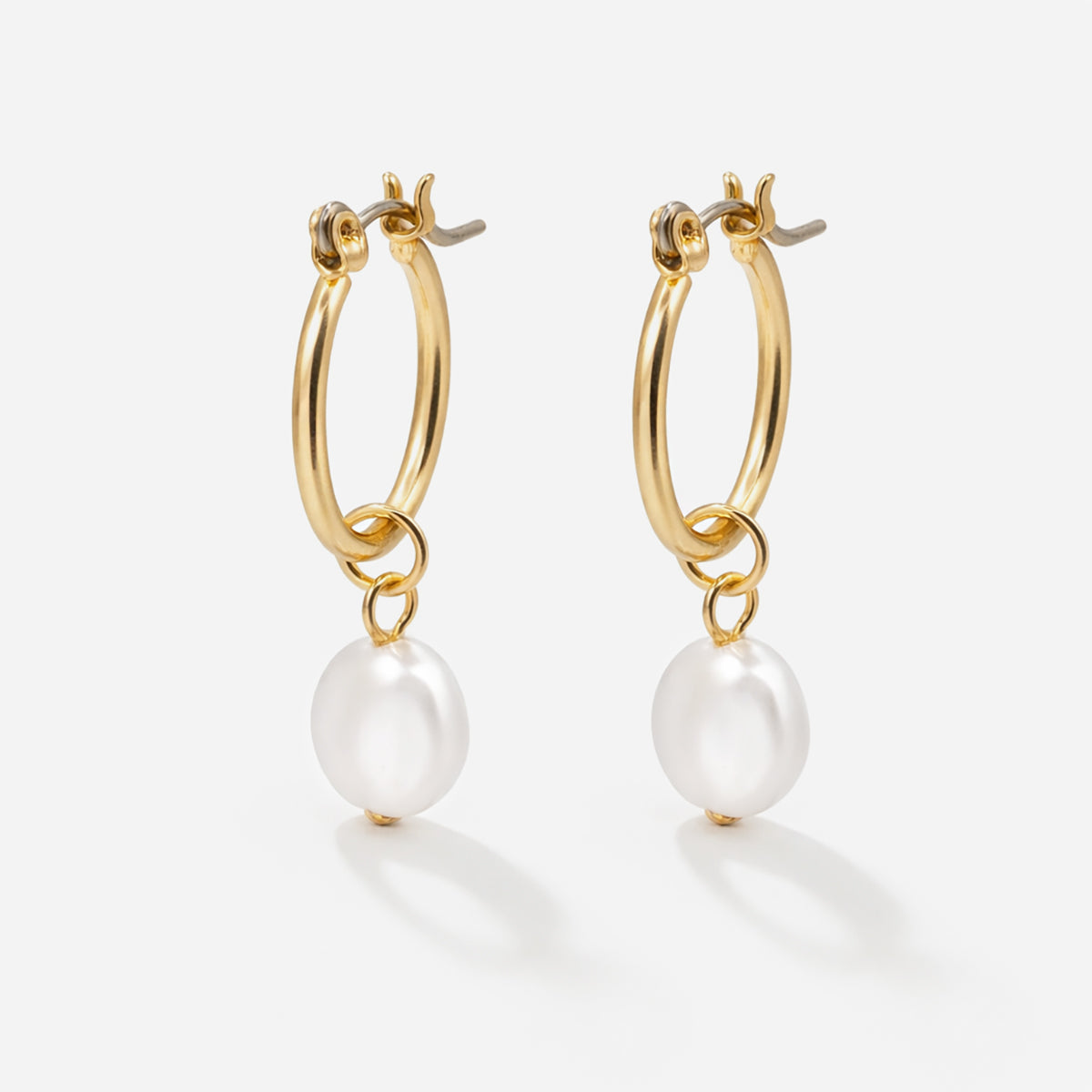 Boucles d'oreilles anneaux dorés breloque perle plate - PL253E009GL