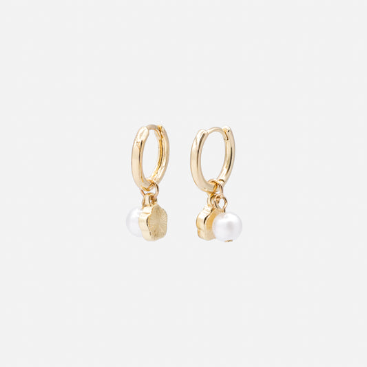 PL253E011GL -   Flower & round pearl charms golden huggies