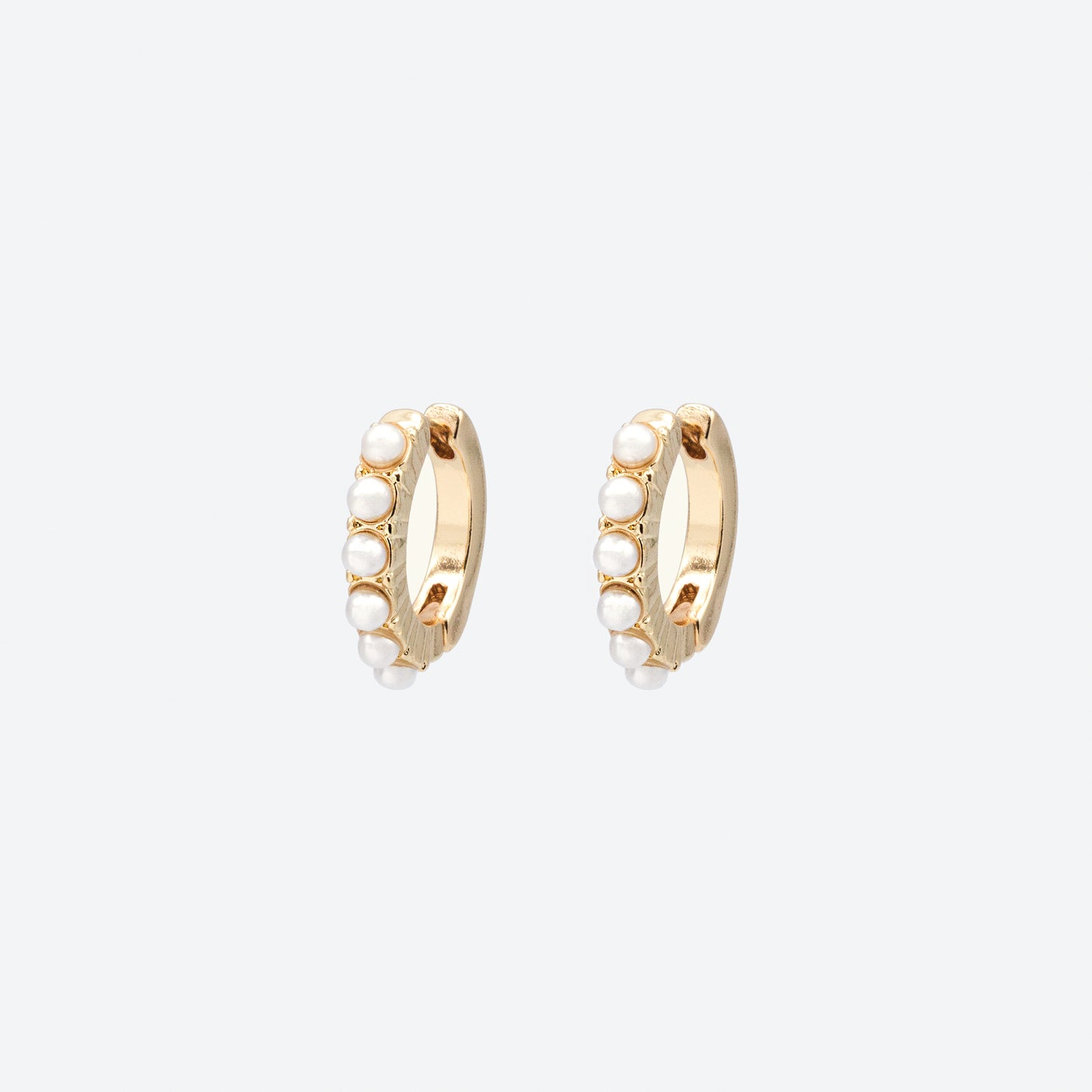 Boucles d'oreilles huggies dorées texturées & perles incrustées - PL253E012GL