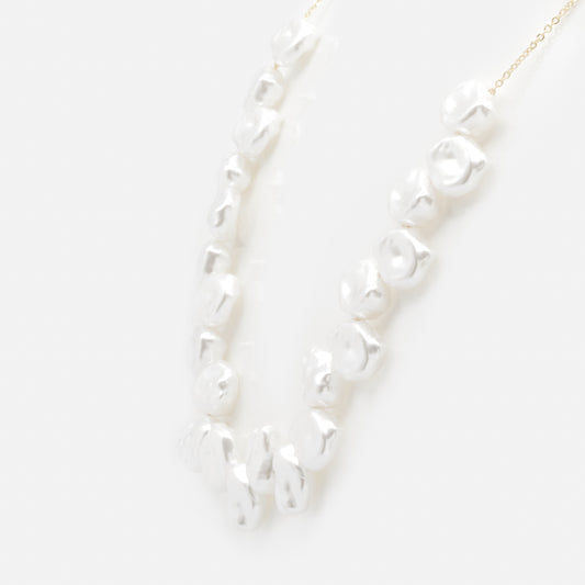 PL253N019GL - Golden necklace with flat pearls