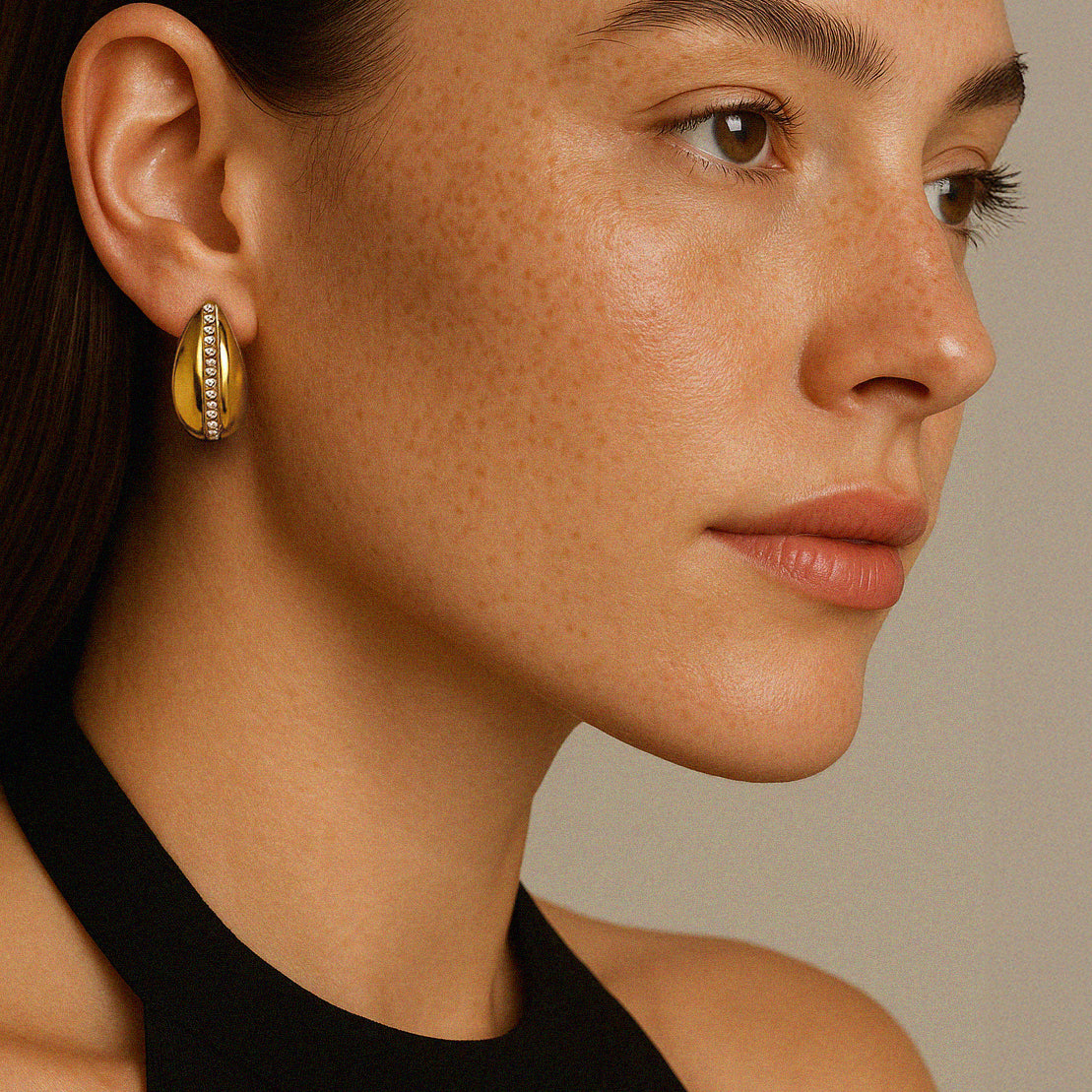 Boucles d'oreilles dorées en acier inoxydable avec rang de zircons cubiques - SF253E007GL