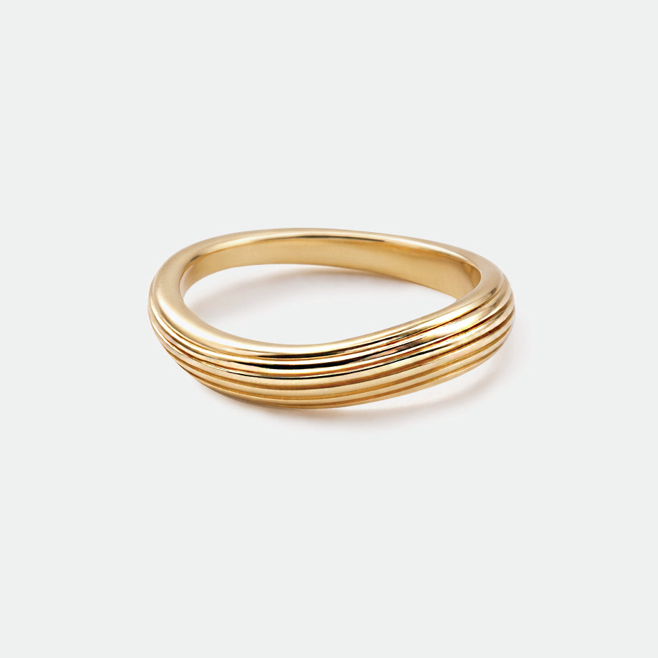 Curved golden ring in stainless steel with grooves - SF253R032GL
