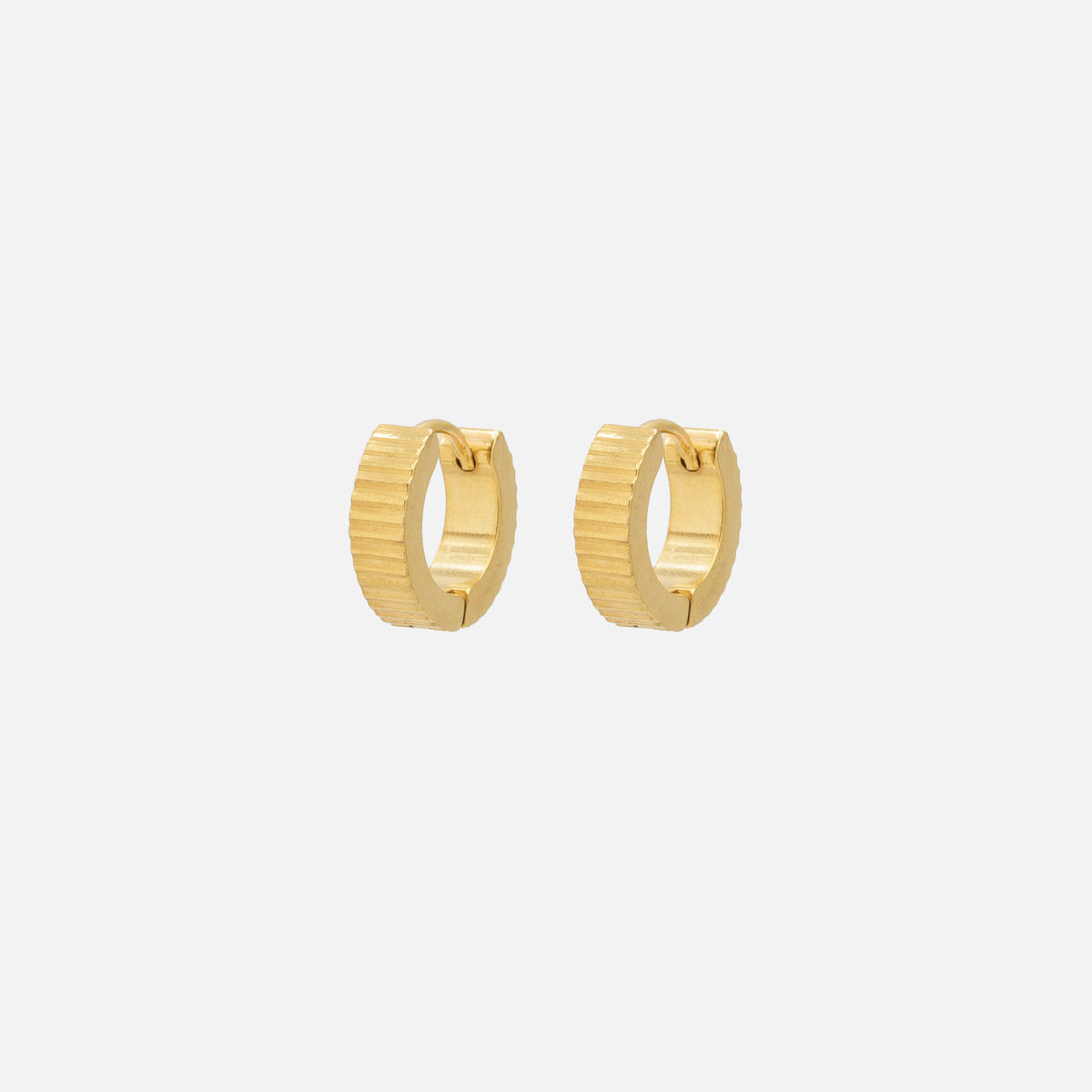 Golden huggies with horizontal stripes in stainless steel