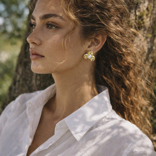 Golden flower earrings in stainless steel & pearl - SS253E002GL