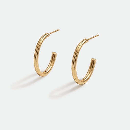 Golden hoop earrings with grooves in stainless steel - SS253E004GL