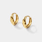 Très petites boucles d'oreilles huggies dorées ondulées en acier inoxydable - SS253E009GL